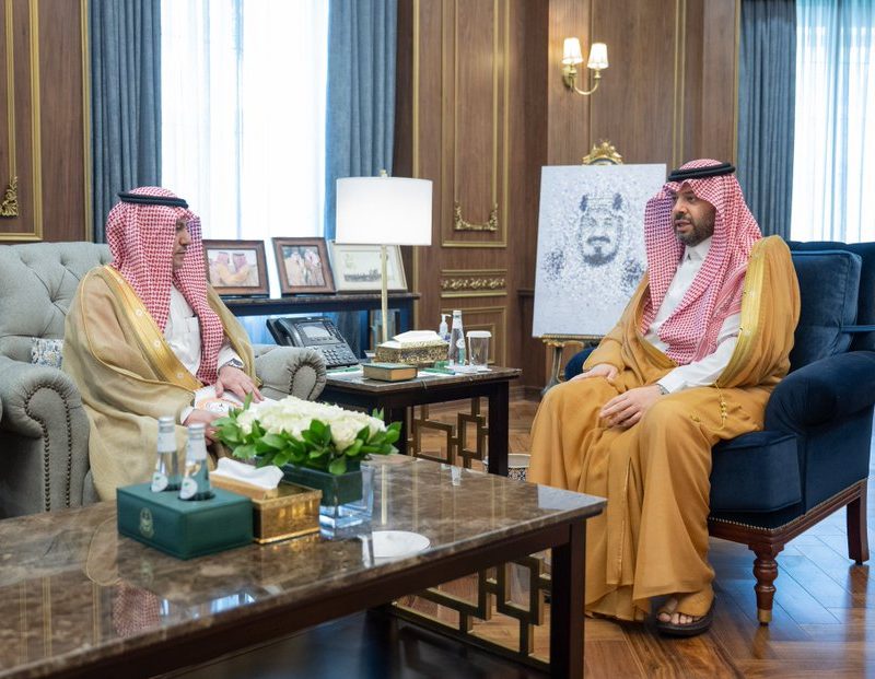 محليات السعودية: أمير الحدود الشمالية يستقبل رئيس نادي عرعر ويطّلع على إستراتيجية النادي المستقبلية
